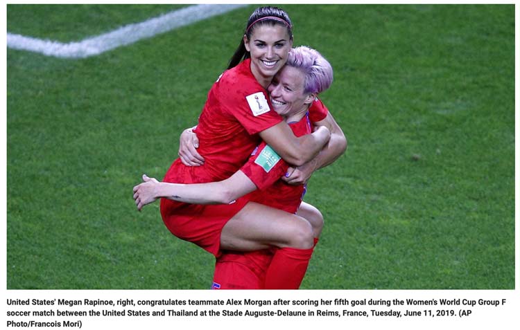 usa_soccer_celebrates2