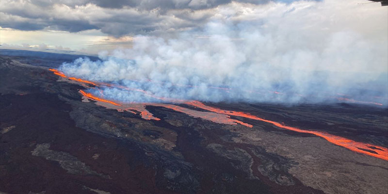 Pele erupts on Mauna Loa, Hawai'i